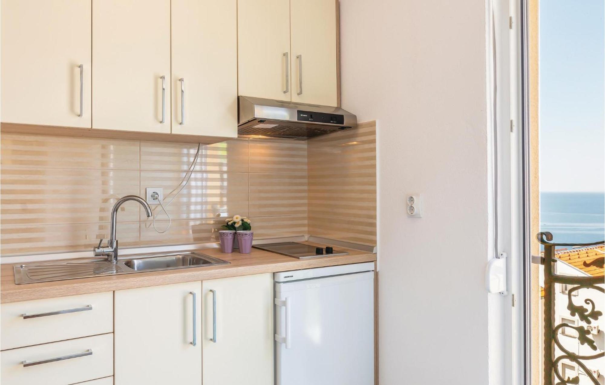 Beautiful Apartment In Krvavica With Kitchen Exteriér fotografie